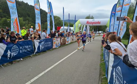 Bieg na 1 km cieszył się wielkim zainteresowaniem na Festiwalu Biegowym w Piwnicznej - 26